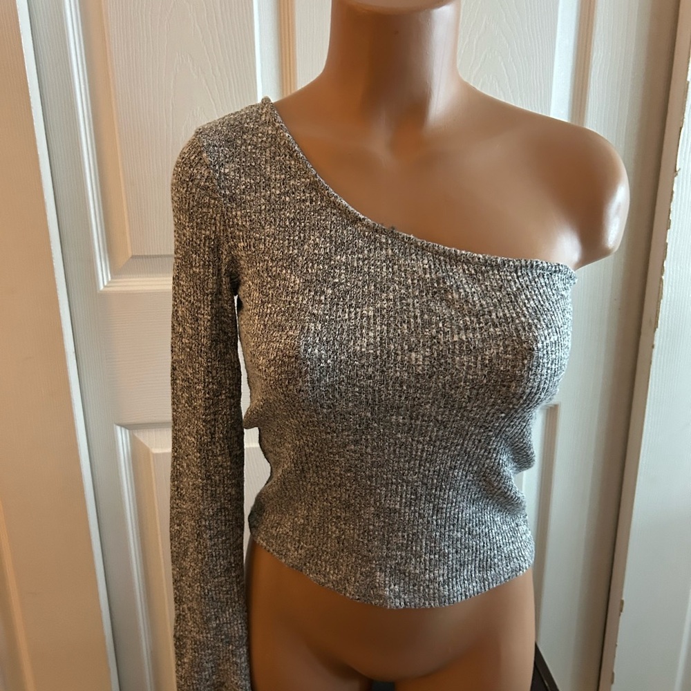 Gray One-Shoulder Ribbed Sweater Size Small S New without tag